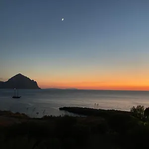 Paradiso Isulidda Macari